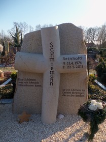 Grabstein auf dem kath. Friedhof (Recke am Wall) aus Ibbenbürener Sandstein